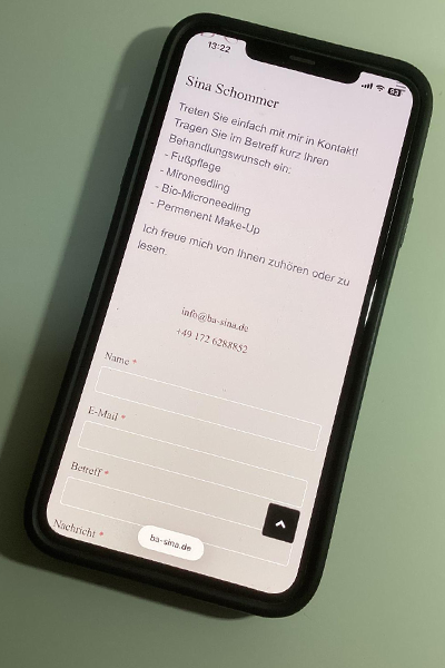 Bild Smartphone mit geöffnetem Kontaktformular